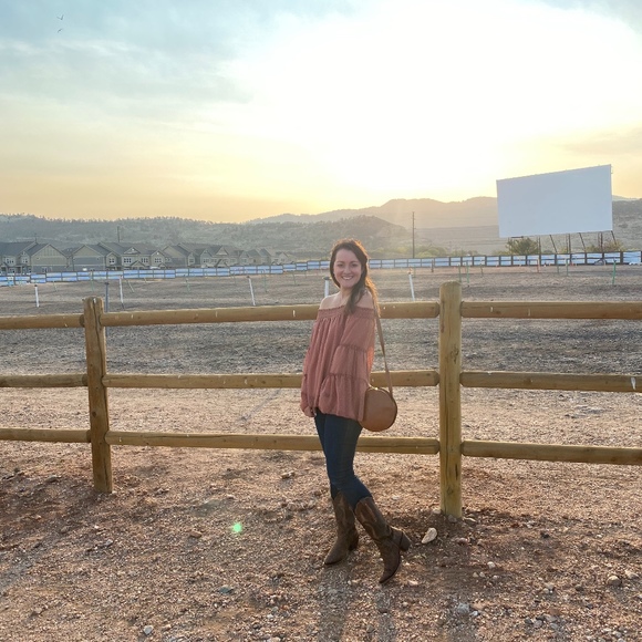 Meet your Posher, Hannah - Picture 1 of 1